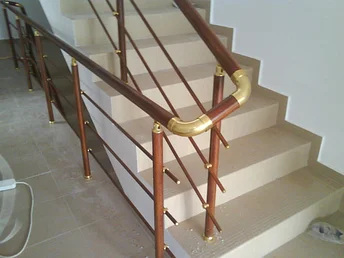 Алюминиевые перила под дерево