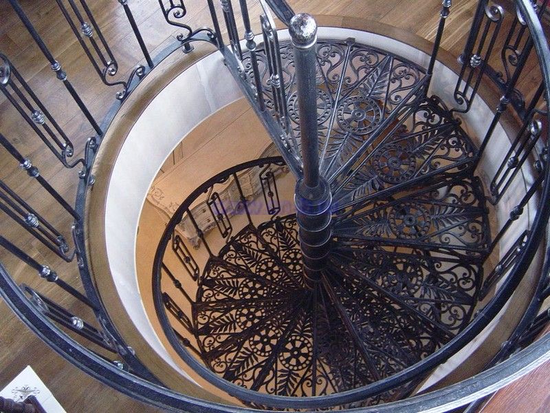 Фото и цены кованых винтовых, спиральных лестниц