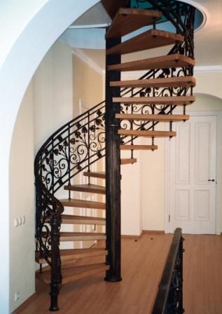 Фото и цены кованых винтовых, спиральных лестниц