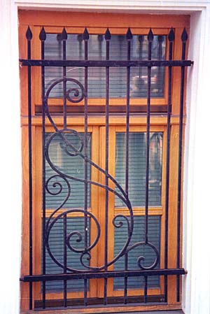 Кованые решетки на окна в Одессе. Цена с установкой