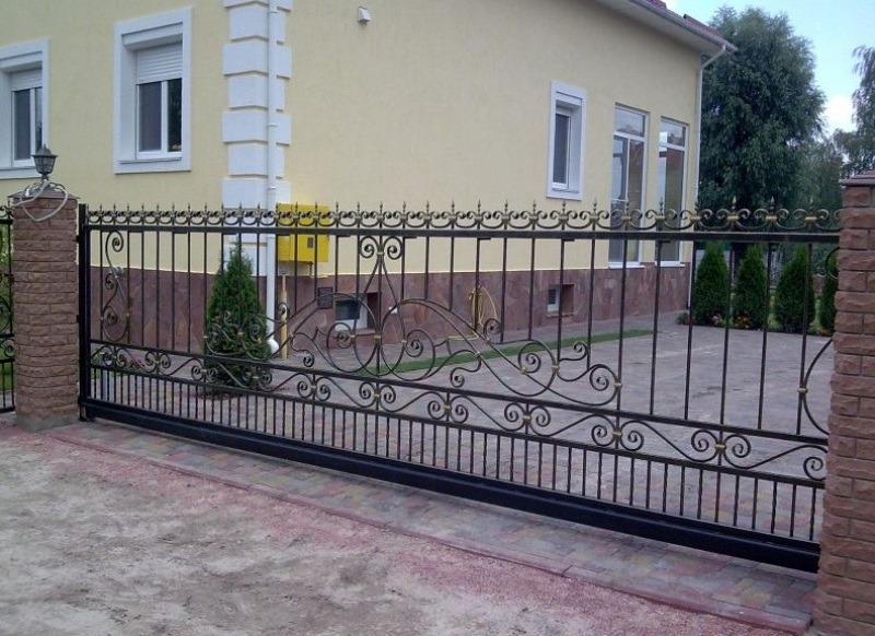 Откатные кованые ворота без обшивки - прозрачные