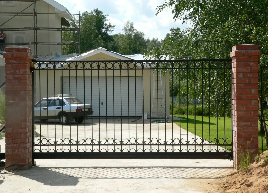 Откатные кованые ворота без обшивки - прозрачные