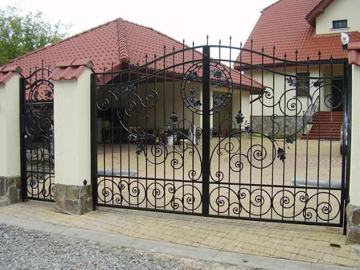 Распашные кованые ворота без обшивки - прозрачные