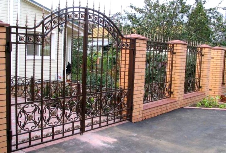 Распашные кованые ворота без обшивки - прозрачные